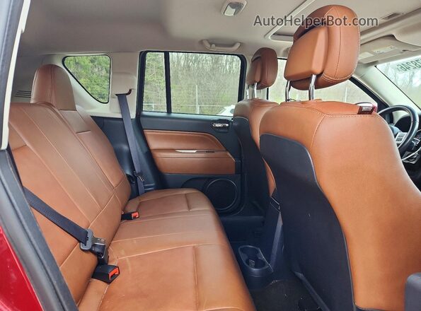 1C4NJCEB3HD189634 2017 JEEP COMPASS Красный Вид задней части салона