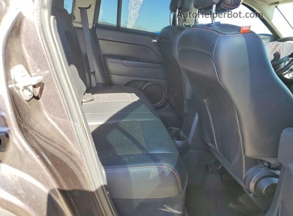 1C4NJDBB0GD707479 2016 JEEP COMPASS Gray Вид задньої частини салону