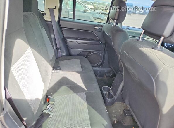 1C4NJDBB1HD144489 2017 JEEP COMPASS Black Rear seats view