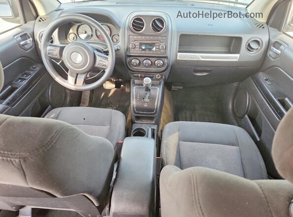 1C4NJDBB5GD552167 2016 JEEP COMPASS Silver Widok deski rozdzielczej