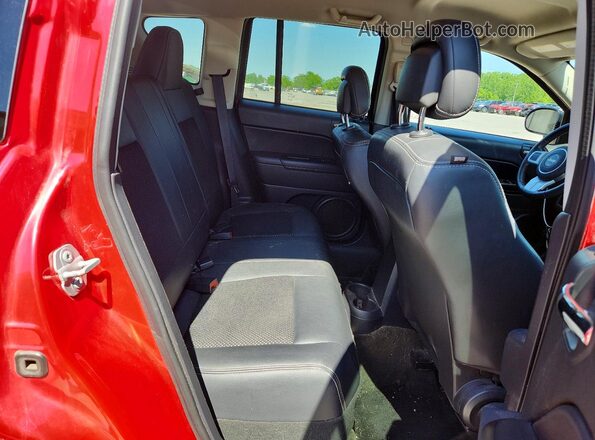 1C4NJDBB6GD804556 2016 JEEP COMPASS Red Vista interior trasera