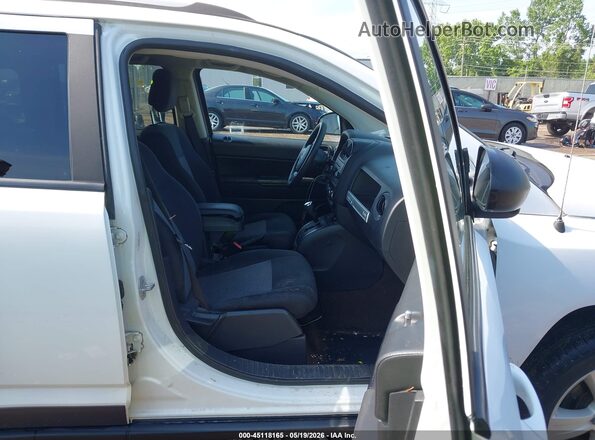 1C4NJDBB9HD104600 2017 JEEP COMPASS White Widok wnętrza z przodu