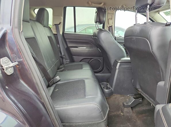 1C4NJDEB1GD544482 2016 JEEP COMPASS Charcoal Widok wnętrza z tyłu