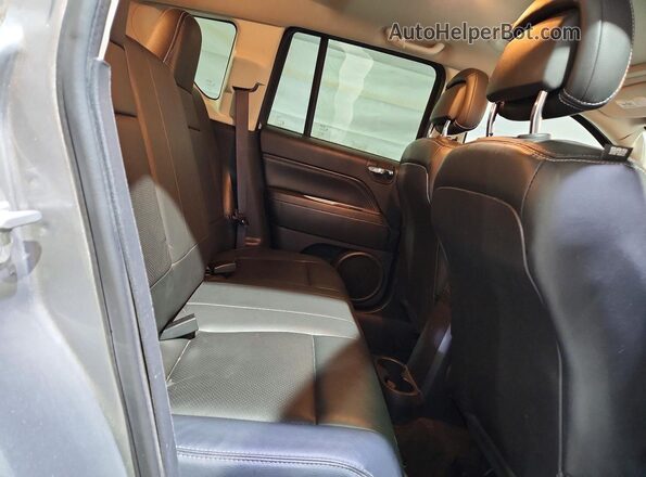 1C4NJDEB1HD113366 2017 JEEP COMPASS Серый Вид задней части салона