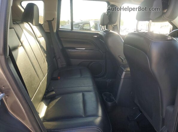 1C4NJDEB2GD772085 2016 JEEP COMPASS Gray უკანა სალონის ხედი
