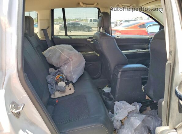 1C4NJDEB2GD784852 2016 JEEP COMPASS Белый Вид задних сидений