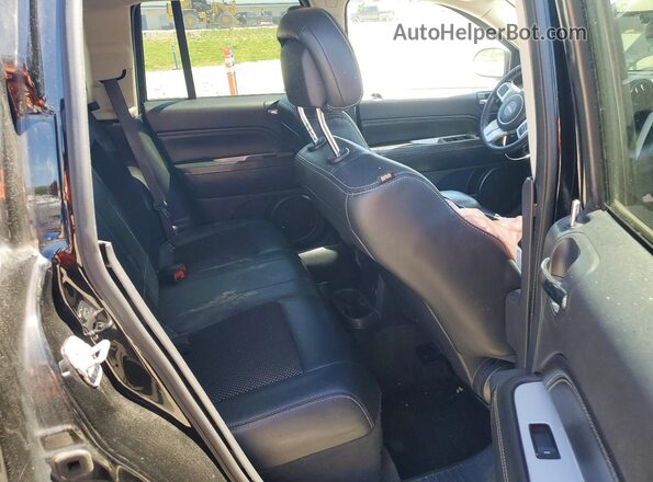 1C4NJDEB5GD756818 2016 JEEP COMPASS Black Вид задньої частини салону