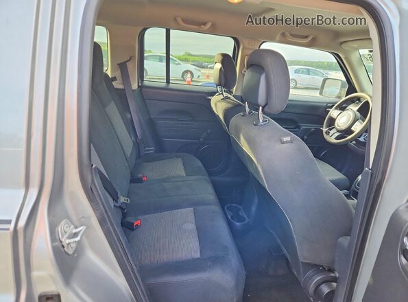 1C4NJPBA0GD789996 2016 JEEP PATRIOT Серебряный Вид задних сидений