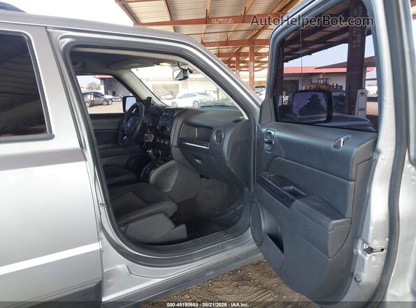 1C4NJPBA5HD201334 2017 JEEP PATRIOT Silver წინა სალონის ხედი