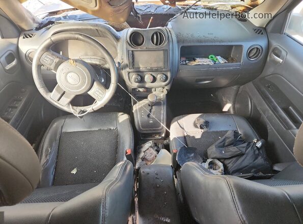1C4NJPBA6GD604298 2016 JEEP PATRIOT Серебряный Вид панели приборов