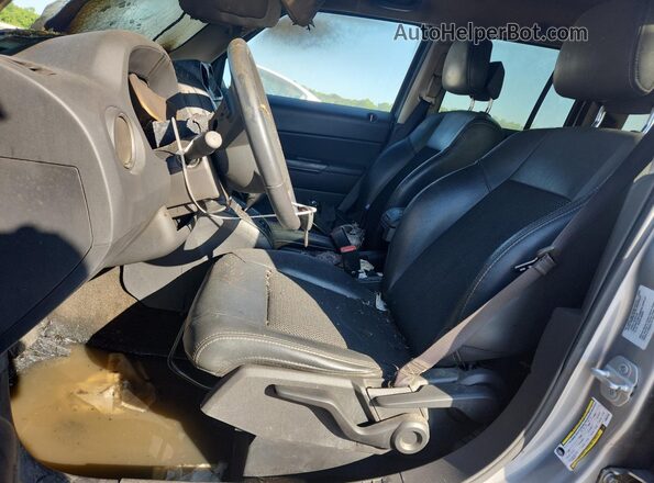 1C4NJPBA6GD604298 2016 JEEP PATRIOT Серебряный Вид салона спереди