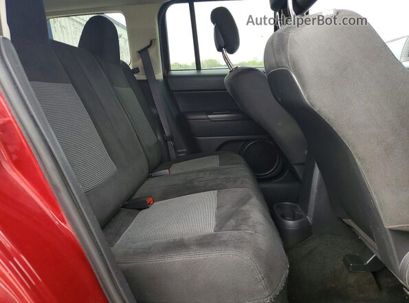 1C4NJPBA7GD783578 2016 JEEP PATRIOT Бордовый Вид задней части салона