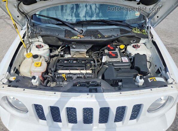 1C4NJPFA5GD731456 2016 JEEP PATRIOT White Vista del compartimento del motor