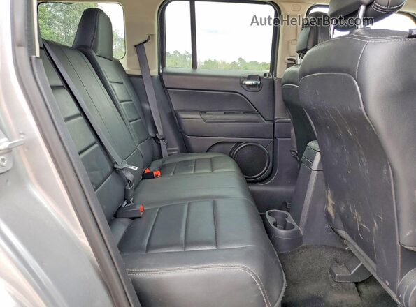1C4NJPFA7GD583777 2016 JEEP PATRIOT Серебряный Вид задней части салона