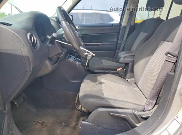 1C4NJPFB8GD526884 2016 JEEP PATRIOT Серый Вид салона спереди