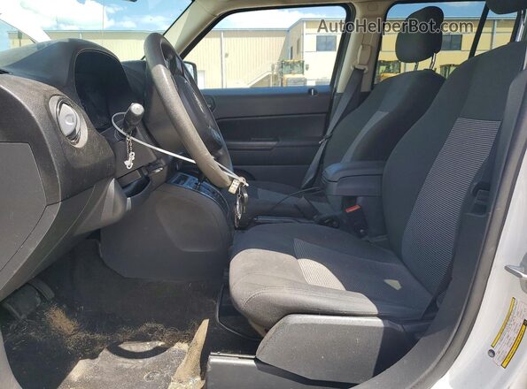 1C4NJRBB0GD759837 2016 JEEP PATRIOT White Front interior view
