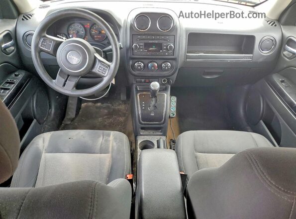 1C4NJRBB8GD614190 2016 JEEP PATRIOT Maroon Vista del salpicadero