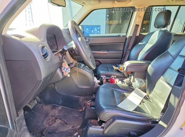 1C4NJRFB0GD524008 2016 JEEP PATRIOT White Widok wnętrza z przodu