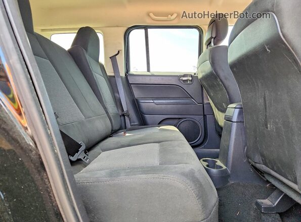 1C4NJRFB2GD580984 2016 JEEP PATRIOT Черный Вид задней части салона