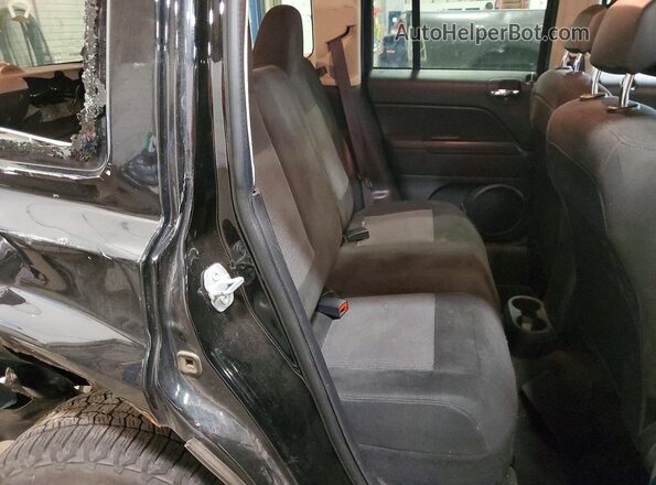 1C4NJRFB2GD758442 2016 JEEP PATRIOT Black Vista interior trasera