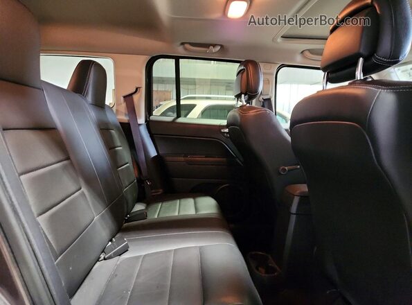 1C4NJRFB3GD586101 2016 JEEP PATRIOT Gray Widok wnętrza z tyłu