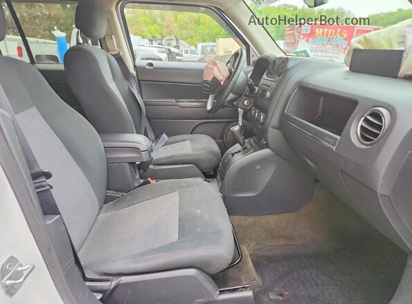 1C4NJRFB3GD632669 2016 JEEP PATRIOT White წინა სალონის ხედი