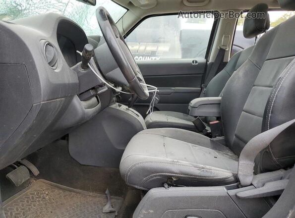 1C4NJRFB4GD619400 2016 JEEP PATRIOT Maroon Widok wnętrza z przodu