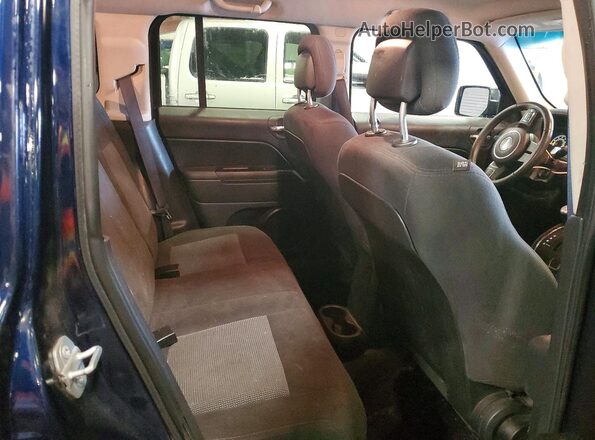 1C4NJRFB5GD586455 2016 JEEP PATRIOT Blue Rear interior view