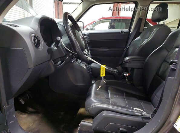 1C4NJRFB8GD725803 2016 JEEP PATRIOT Серый Вид салона спереди