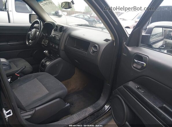 1C4NJRFB9GD685764 2016 JEEP PATRIOT Черный Вид салона спереди