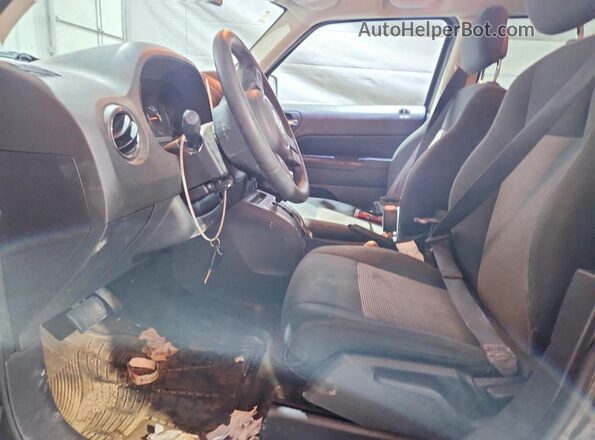 1C4NJRFB9GD697087 2016 JEEP PATRIOT Black Вид салону спереду