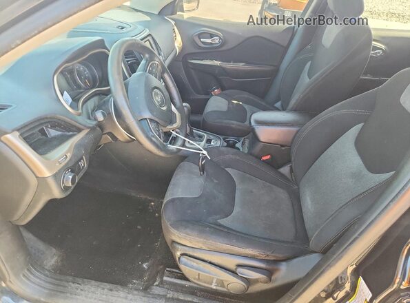 1C4PJLAB0GW171674 2016 JEEP CHEROKEE Черный Вид салона спереди