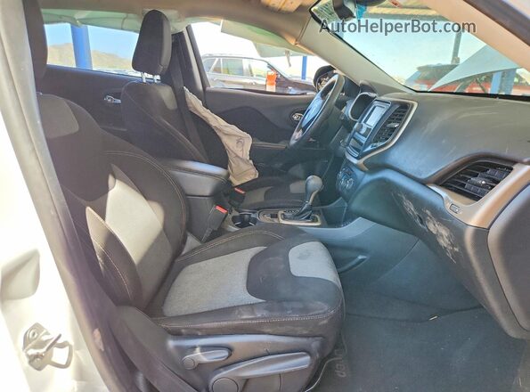 1C4PJLAB2GW207395 2016 JEEP CHEROKEE Белый Вид салона спереди