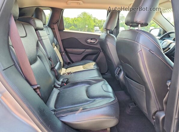 1C4PJLAB2GW346622 2016 JEEP CHEROKEE Gray Вид задньої частини салону