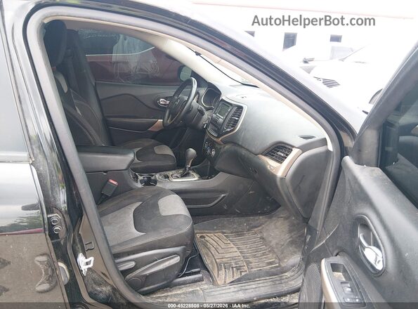 1C4PJLAB3HW623330 2017 JEEP CHEROKEE Черный Вид салона спереди