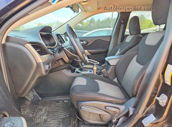 1C4PJLAB6HW643104 2017 JEEP CHEROKEE Черный Вид салона спереди