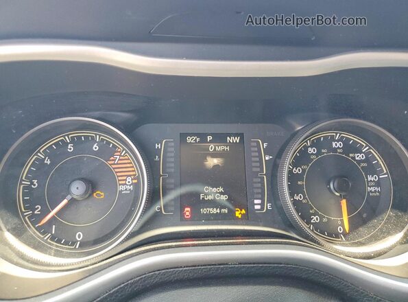 1C4PJLAS2HW641768 2017 JEEP CHEROKEE Red Вид щитка приладів