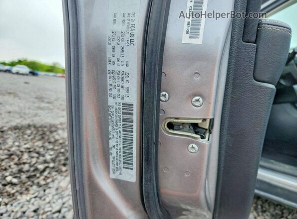 1C4PJLCB0JD605513 2018 JEEP CHEROKEE Серебряный Вид подкапотного пространства