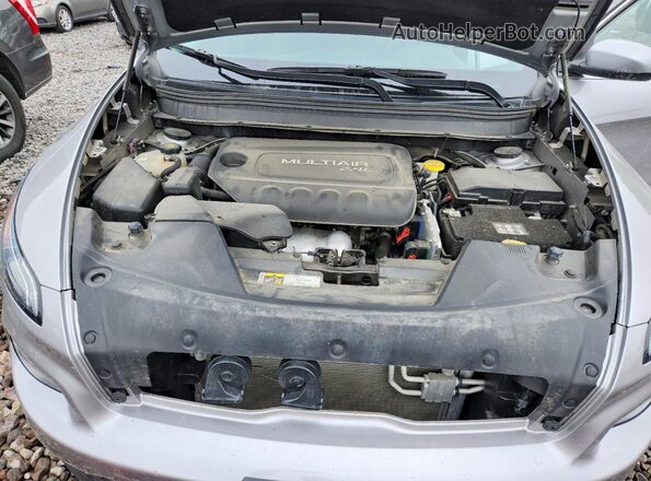 1C4PJLCB0JD605513 2018 JEEP CHEROKEE Серебряный Вид задней части салона