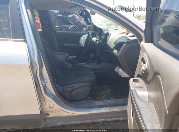 1C4PJLCB0LD585752 2020 JEEP CHEROKEE Серебряный Вид салона спереди