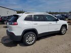 2019 Jeep Cherokee Latitude White vin: 1C4PJLCB1KD469846