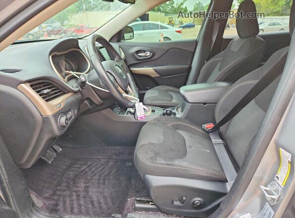 1C4PJLCB2HW585604 2017 JEEP CHEROKEE Gray Widok wnętrza z przodu