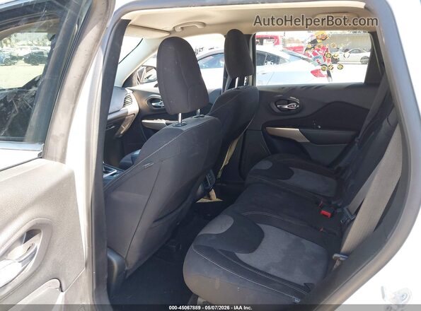 1C4PJLCB2JD524321 2018 JEEP CHEROKEE White VIN კოდის სტიკერის ხედი