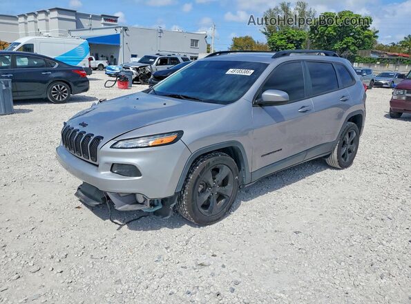 1C4PJLCB2JD540051 2018 JEEP CHEROKEE Серебряный Передняя левая четверть