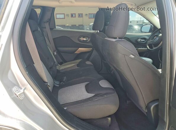 1C4PJLCB2JD540051 2018 JEEP CHEROKEE Серебряный Вид задних сидений