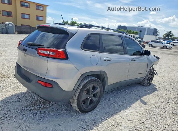 1C4PJLCB2JD540051 2018 JEEP CHEROKEE Серебряный Задняя правая четверть