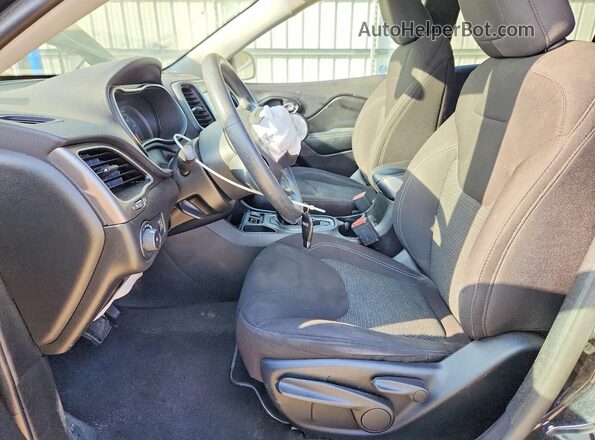 1C4PJLCB3KD313453 2019 JEEP CHEROKEE Черный Вид салона спереди
