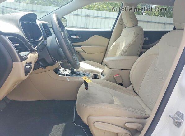 1C4PJLCB3LD552809 2020 JEEP CHEROKEE Белый Вид салона спереди