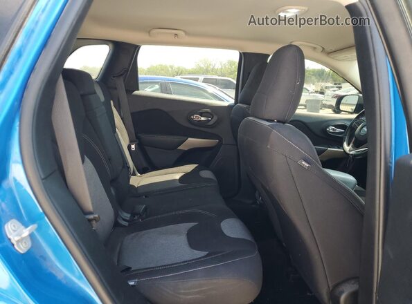 1C4PJLCB5JD538617 2018 JEEP CHEROKEE Blue Widok wnętrza z tyłu