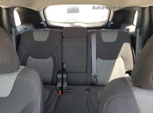 1C4PJLCB5JD538617 2018 JEEP CHEROKEE Blue Widok tylnych siedzeń